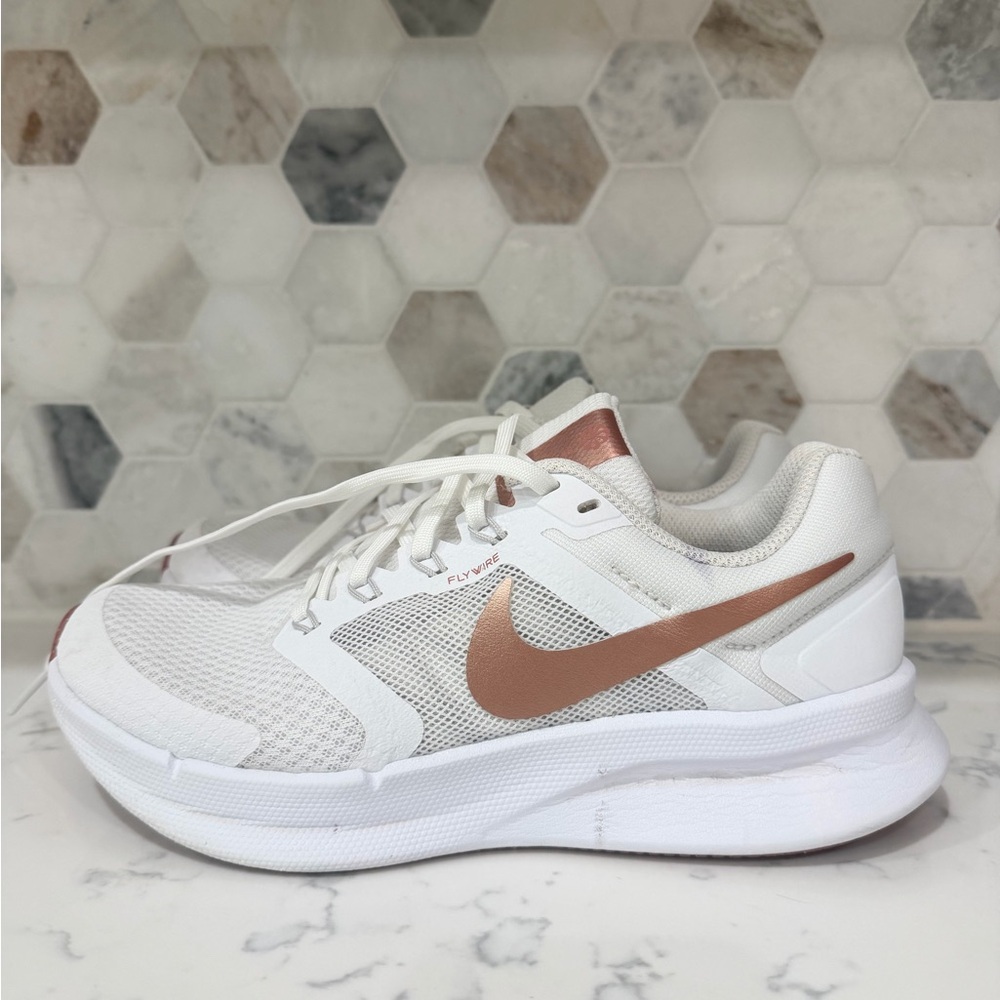 Nike Women's Run Swift 3